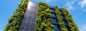 Edifício sustentável com soluções de eficiência energética e certificação ambiental.